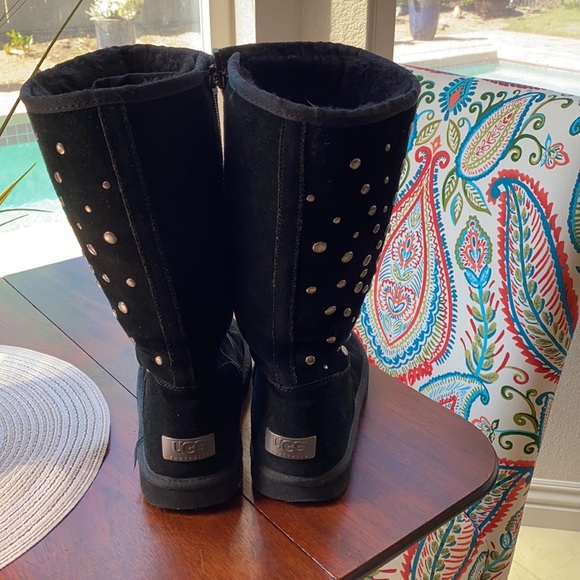 Great black suede uggs with gold and silver button design - Picture 4 of 7